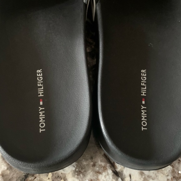 Tommy Hilfiger Black & White Slides - Picture 5 of 10